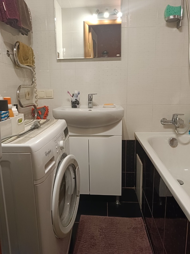 продажа трехкомнатной квартиры номер A-174574 в Суворовском районе, фото номер 16